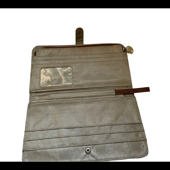 Adrienne Vittadini brown wristlet wallet, inside/out zip pockets, card pockets. - Picture 5 of 7